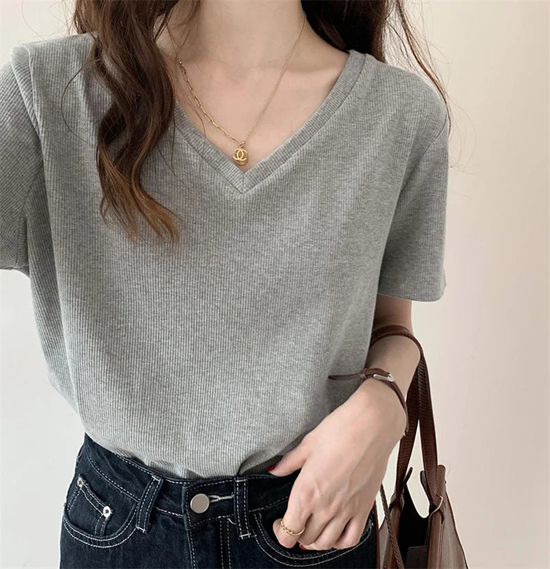 Design Sensation Women's ort Sve V-Ne Knitted T-irt Summer 2025 ey Base irt Versatile Trendy Faion Top
